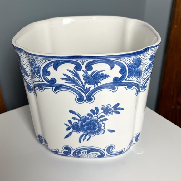 Vintage Tiffany & Co Blue and White Delft Floral Vase Planter - Picture 3 of 15